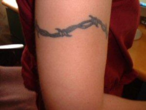 Amazing Barbed Wire Tattoo On Muscles